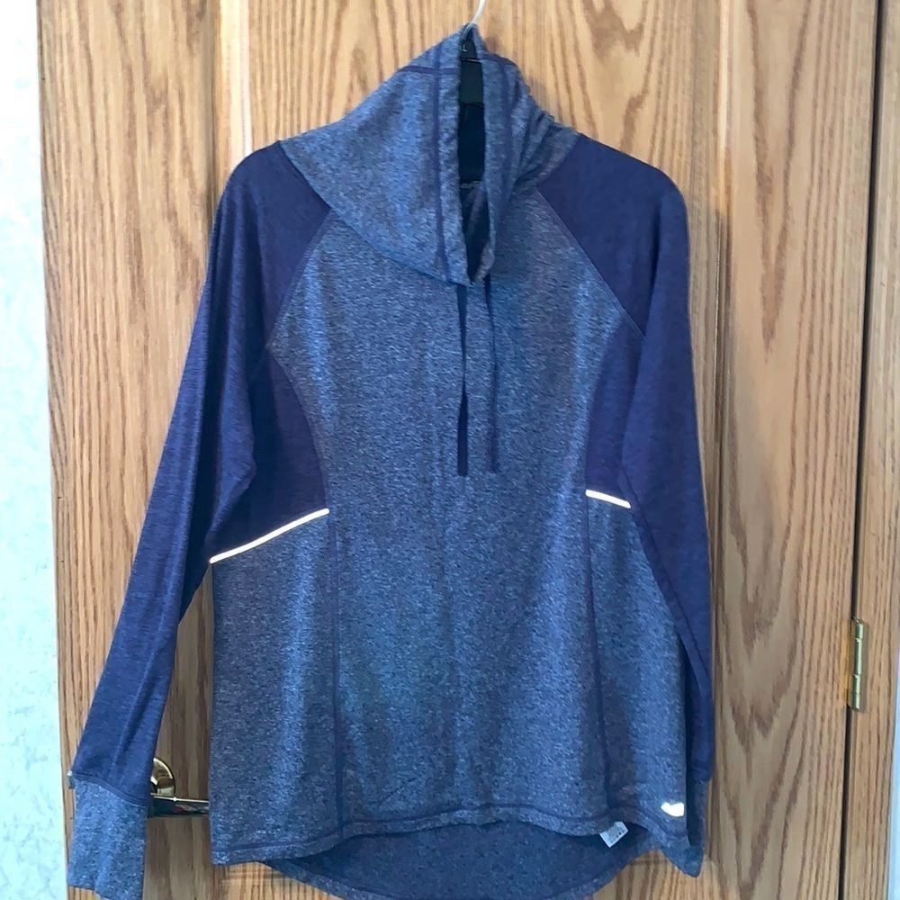 NWOT Women’s Avia medium lightweight blue hoodie
